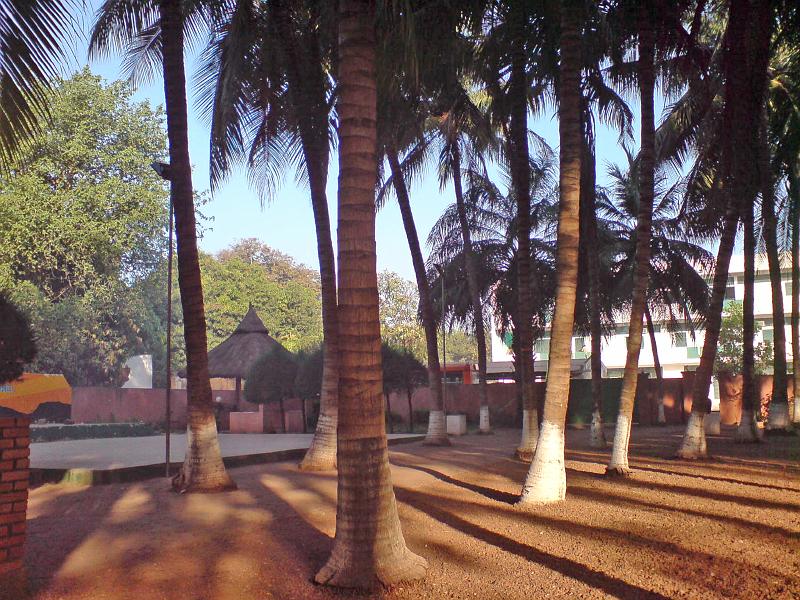 _1685.JPG - Le petit parc juxtant la maison des jeunes de Bamako.